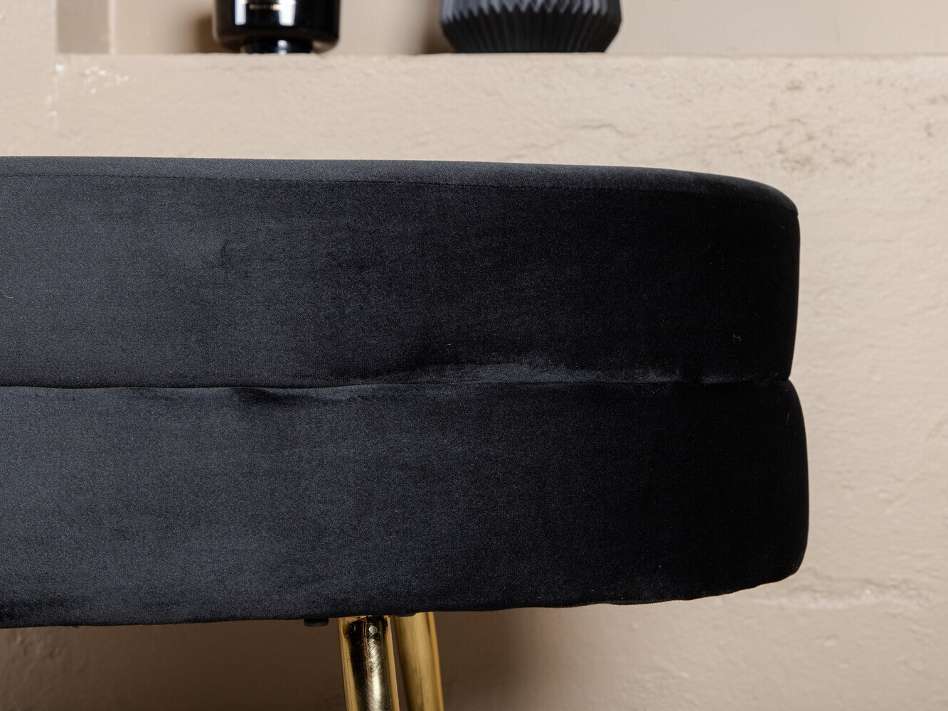 Panca imbottita Dallas 2920 (Nero + Ottone)