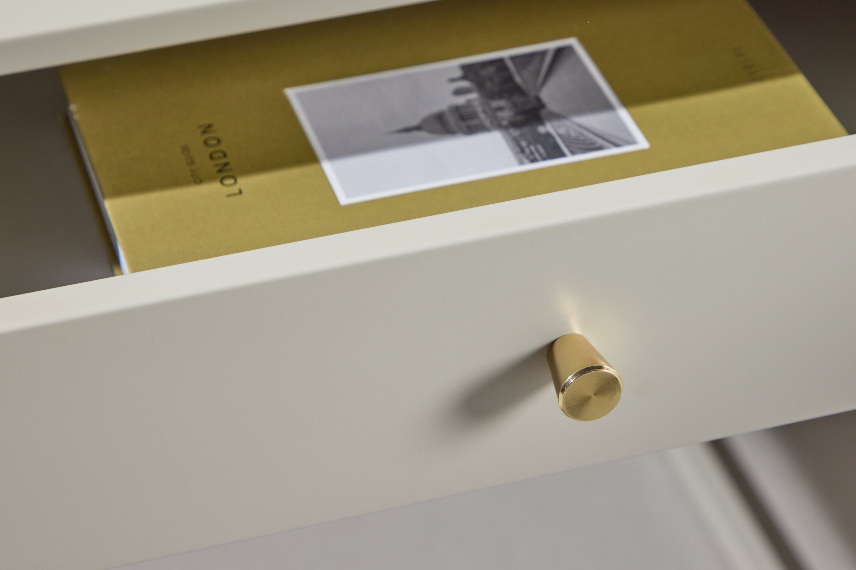 Comodino Evasevu 106