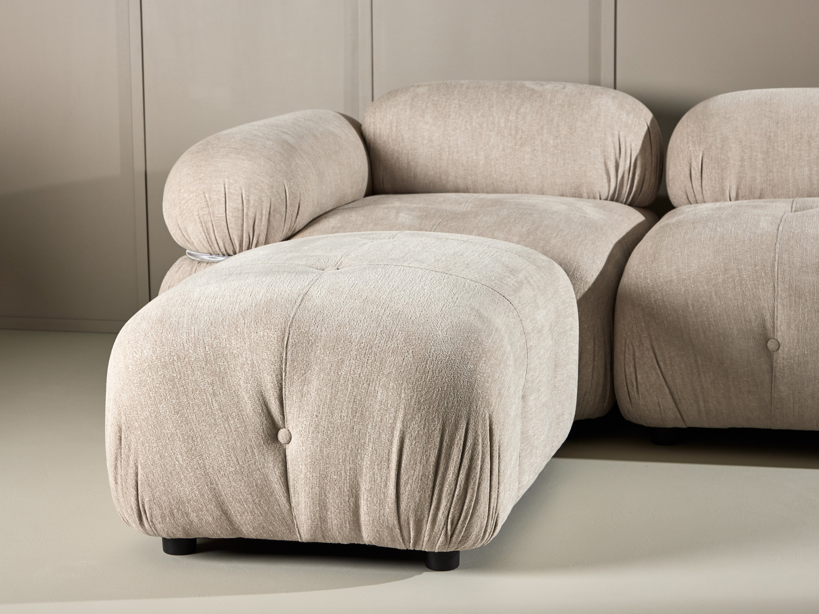 Divano componibile Evardale 104 (Beige + Argento)